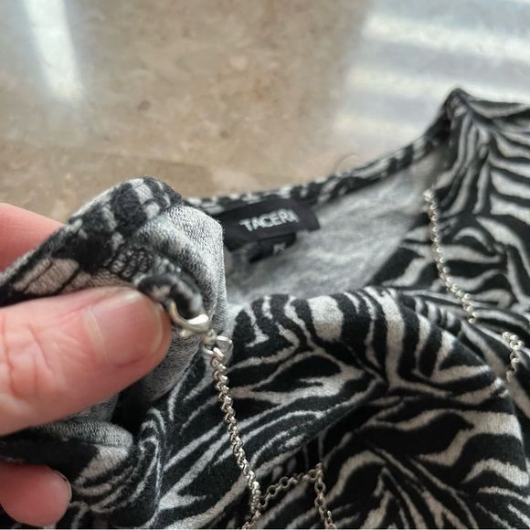 Tacera black and cream 3/4 sleeve dress with removable necklace size small - Picture 10 of 12